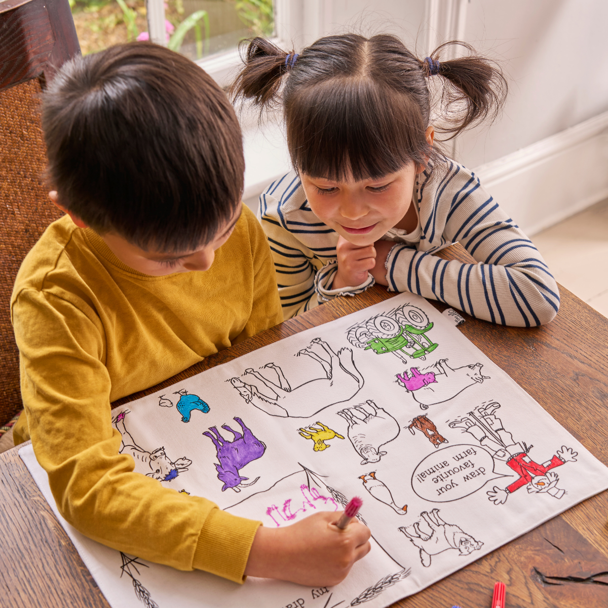 Yeehaw! Our BRAND-NEW farmyard placemat to go has arrived!
