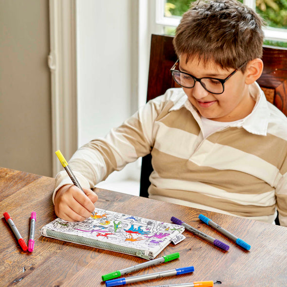 Caja de lápices de dinosaurio - Color en y aprender