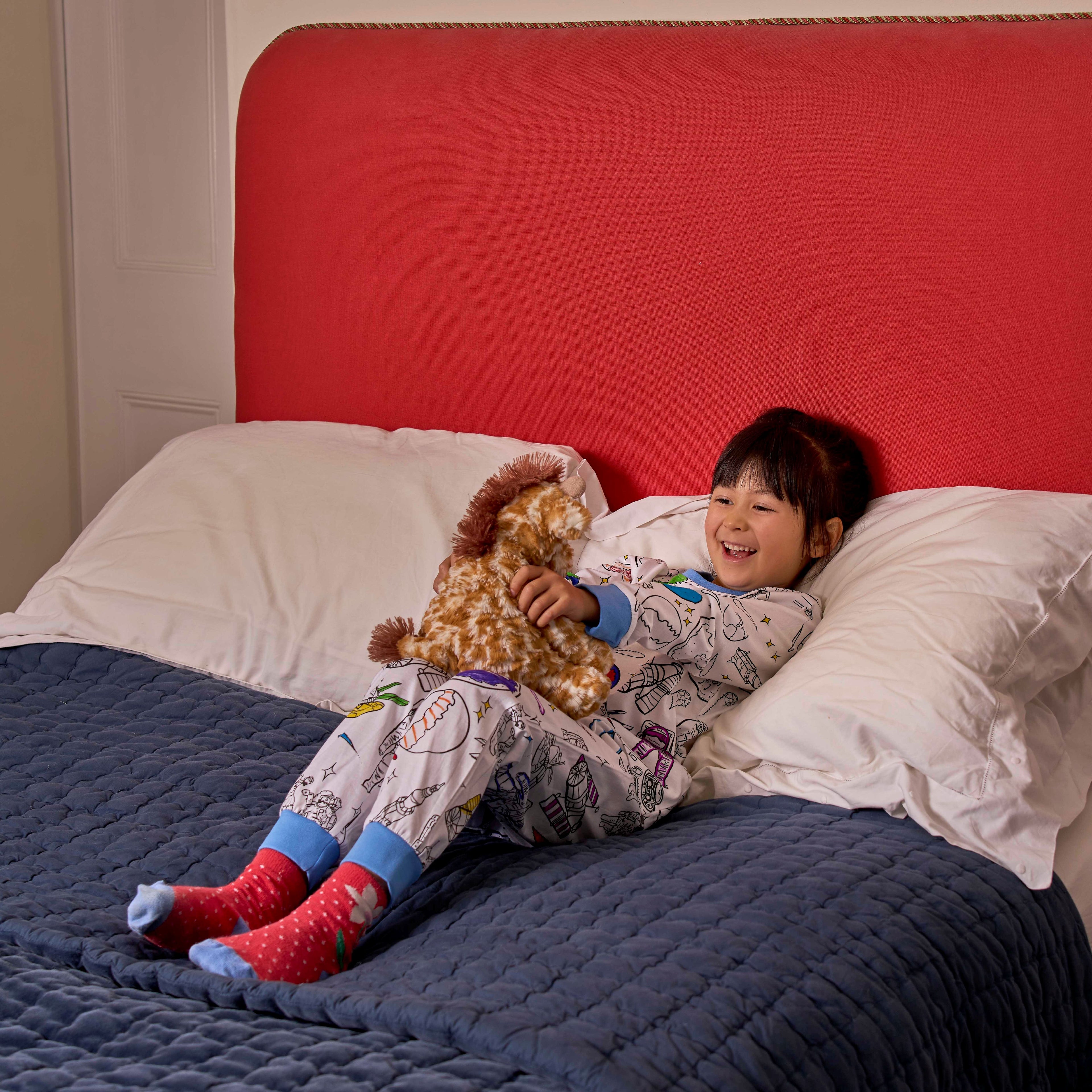 Explorateur de l'espace en pyjama à colorier